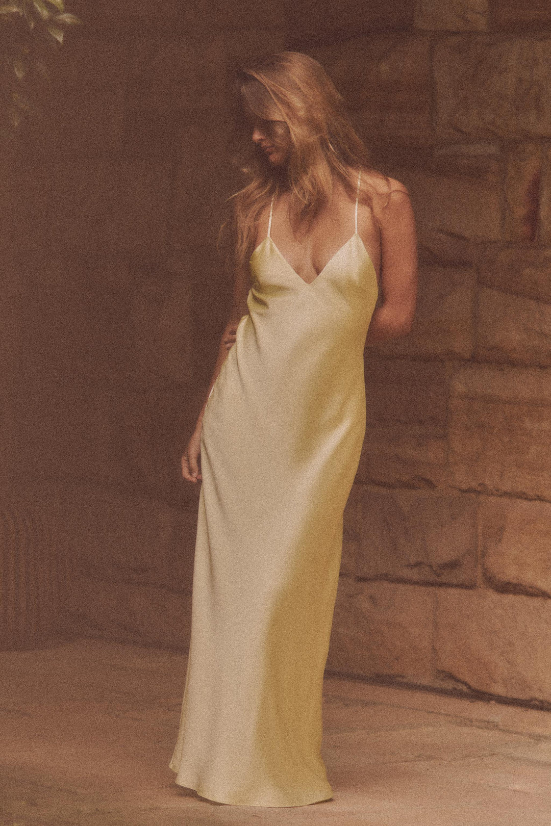 Lana™ | Satin Kleid der goldenen Stunde