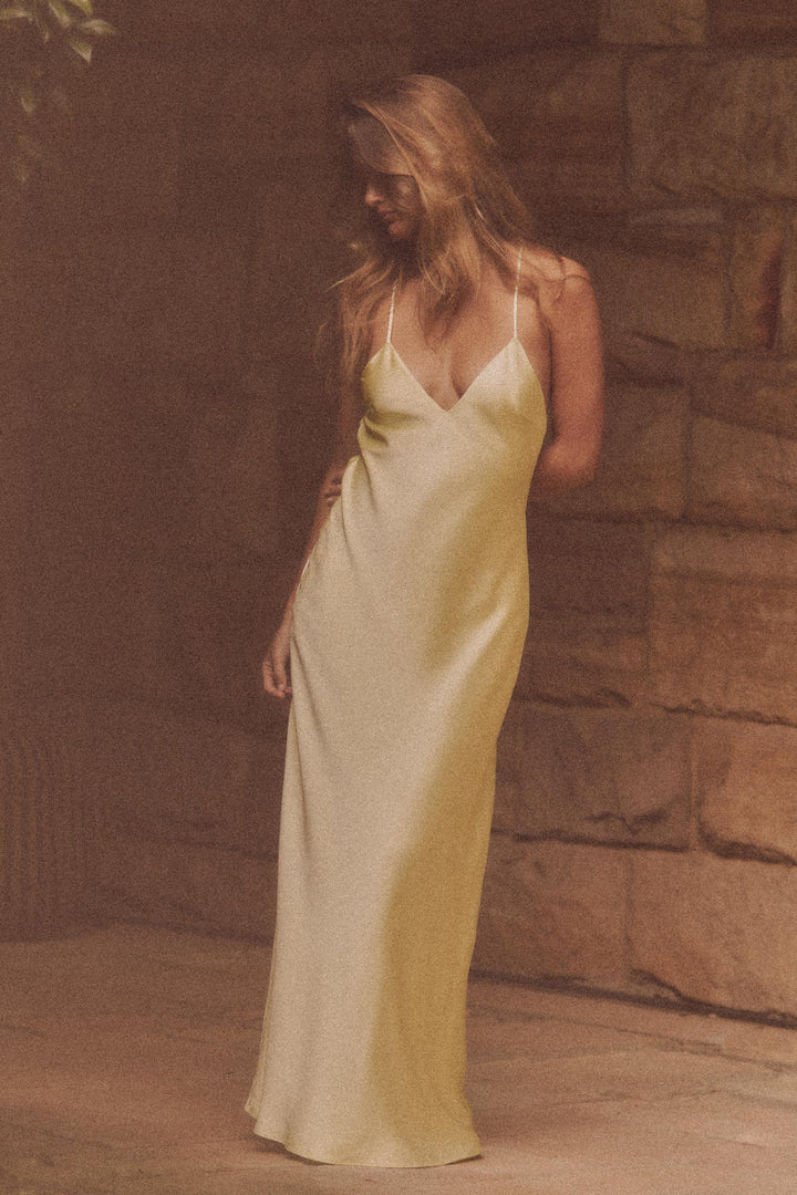 Lana™ | Satin Kleid der goldenen Stunde