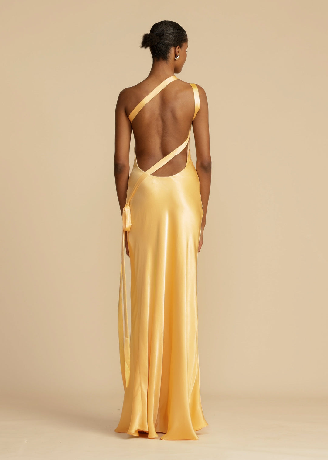 Alina™ | Maxikleid mit einem Schulterträger aus Satin