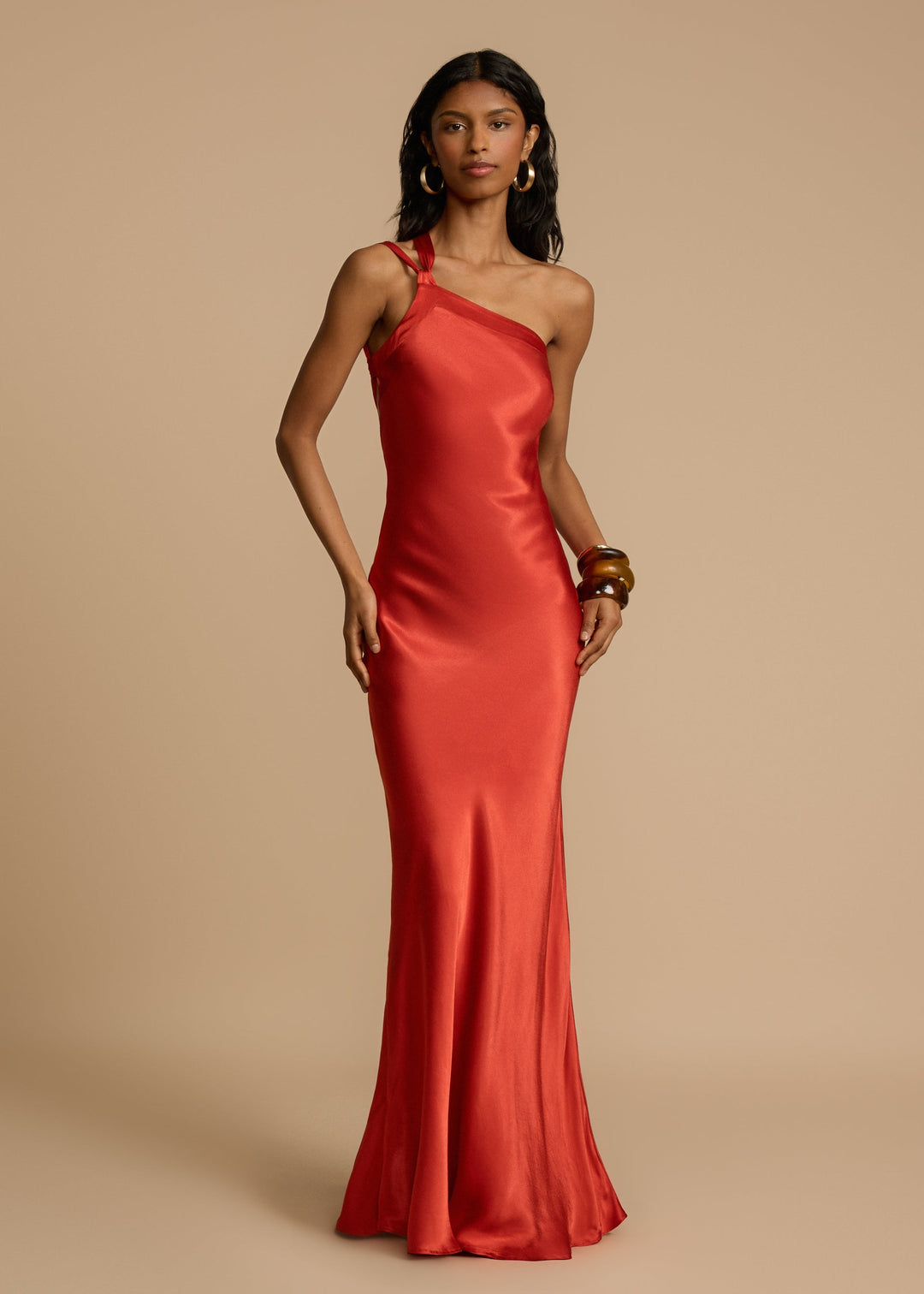 Alina™ | Maxikleid mit einem Schulterträger aus Satin