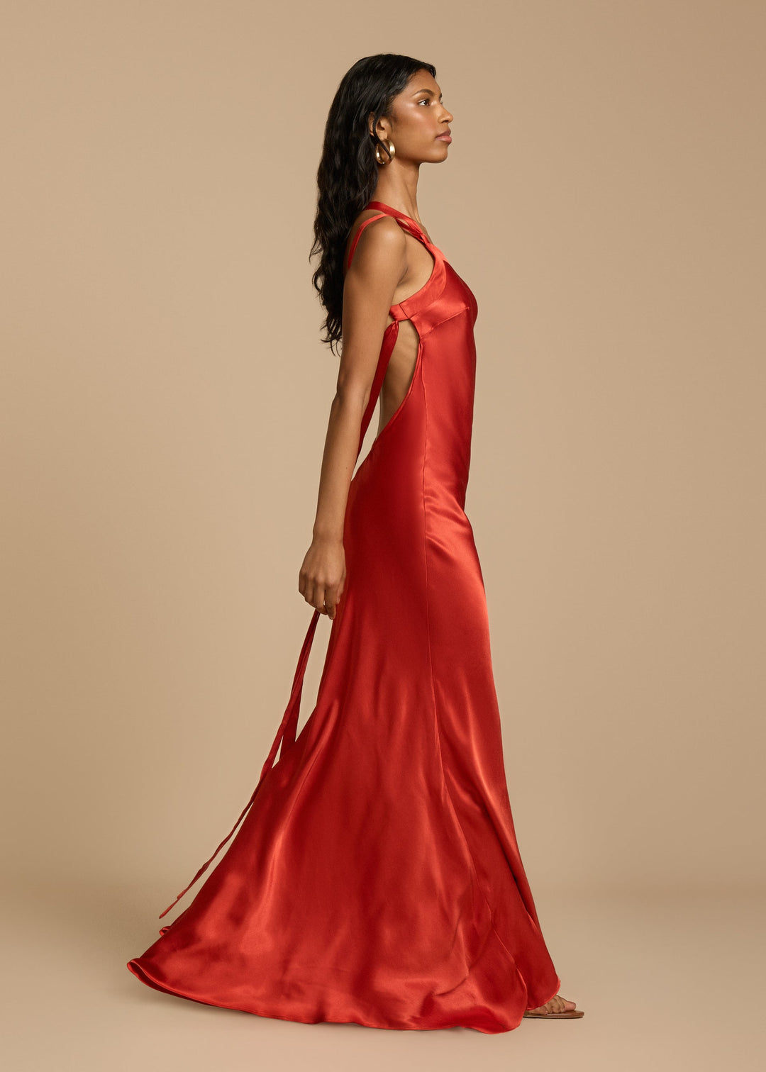 Alina™ | Maxikleid mit einem Schulterträger aus Satin