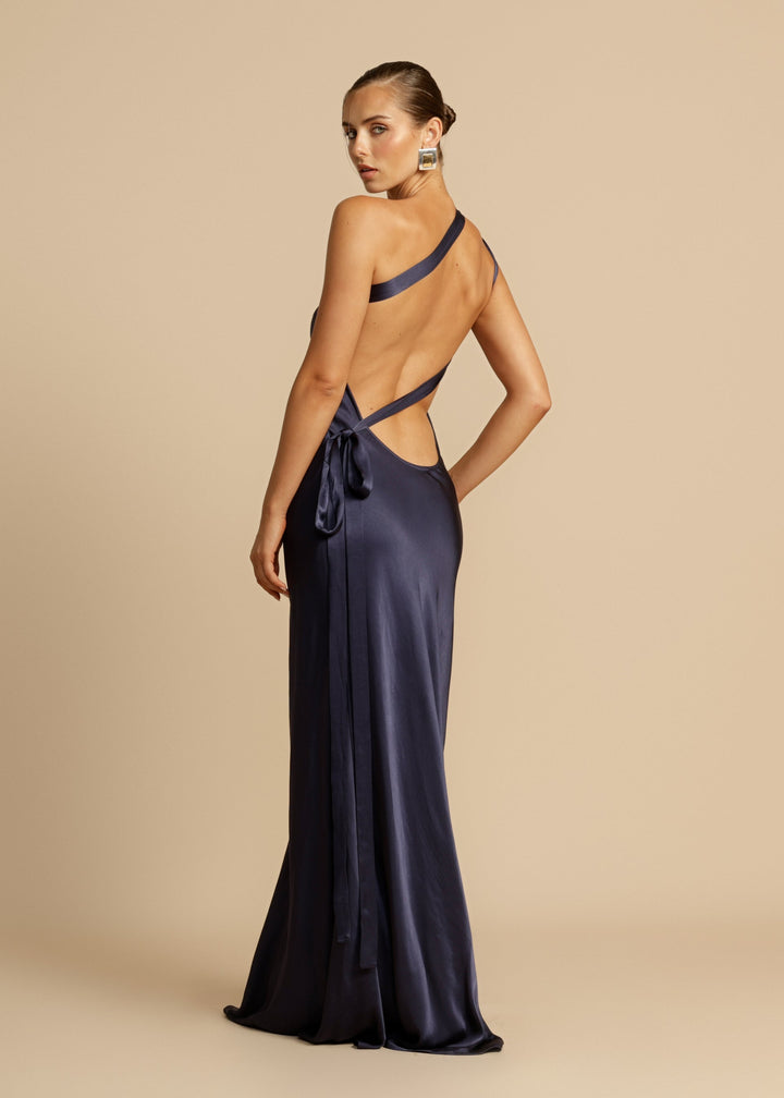 Alina™ | Maxikleid mit einem Schulterträger aus Satin