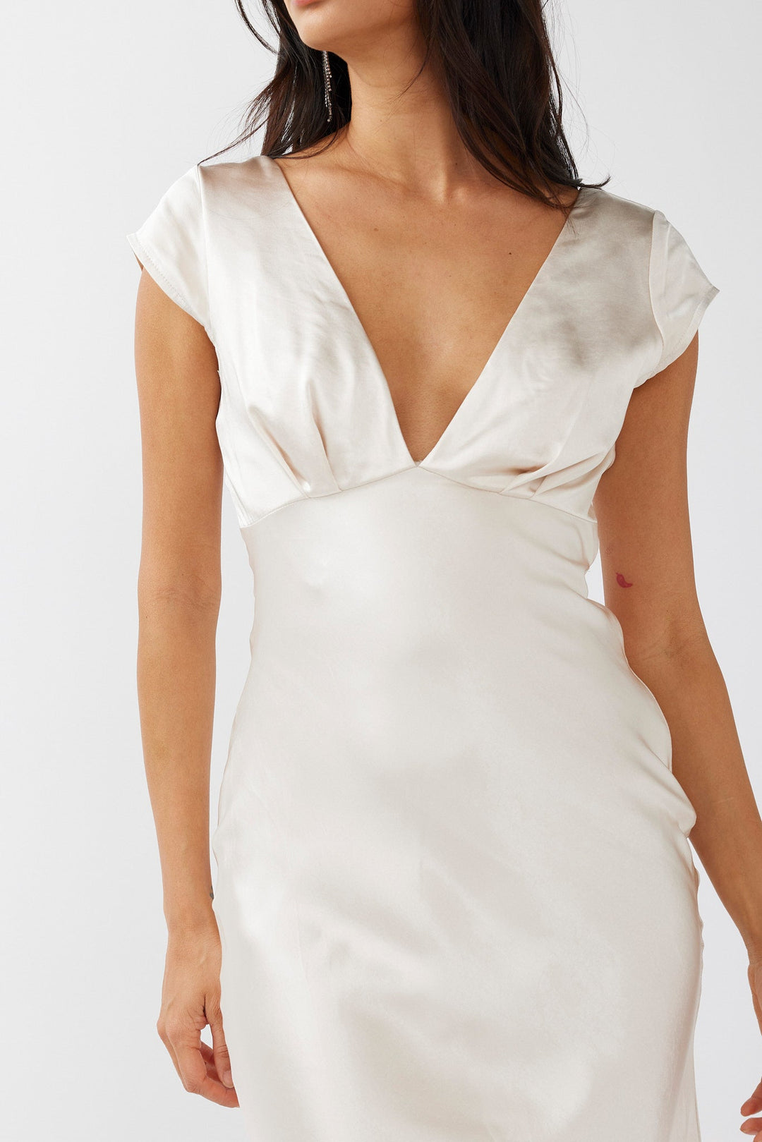 Roxie™ | Midi-Kleid mit V-Ausschnitt und gedrehtem Rücken