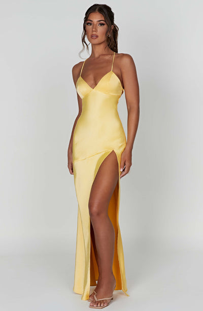 Amara™ | Satin Schlitz Maxi Kleid