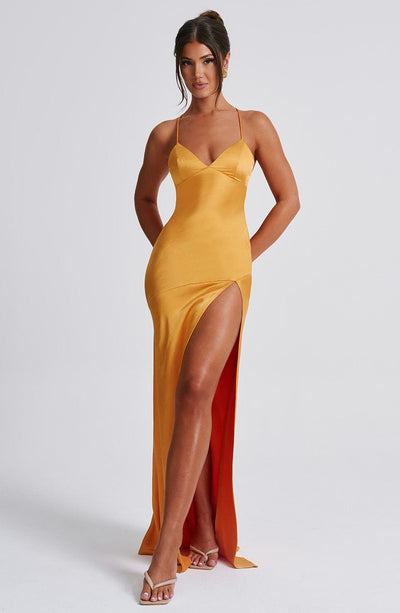 Amara™ | Satin Schlitz Maxi Kleid