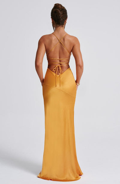 Amara™ | Satin Schlitz Maxi Kleid